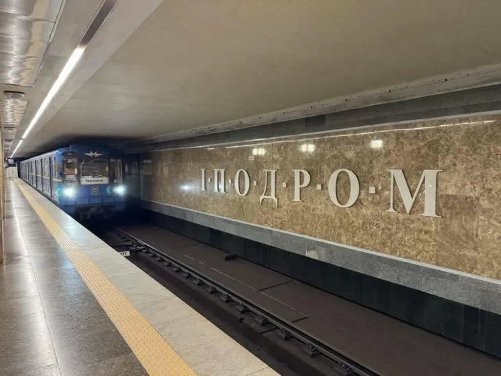 У Києві відновлює роботу другий вестибюль станції метро «Іподром»