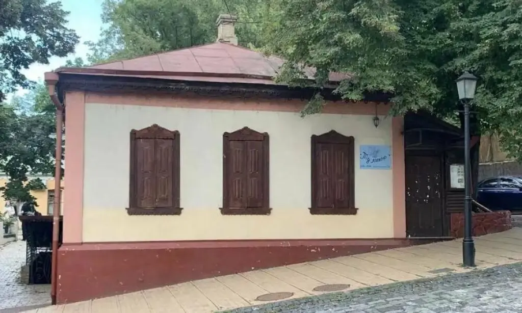 Найстарішу садибу на Андріївському узвозі передали інвестору для реставрації