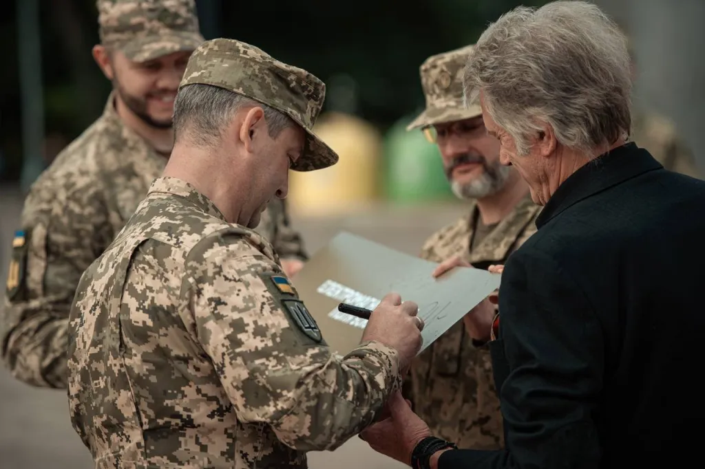 У Києві відкрили знак подяки фахівцям РЕБ на Алеї захисників України