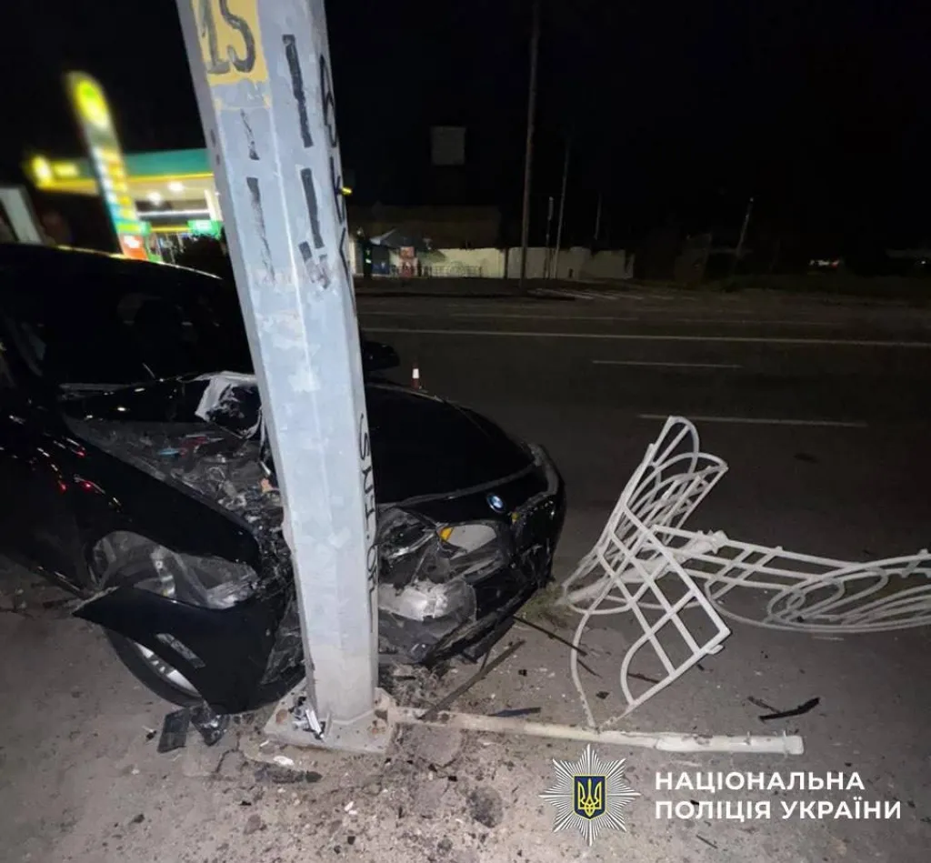 У Києві працівник автомийки викрав BMW клієнта та розбив його в ДТП