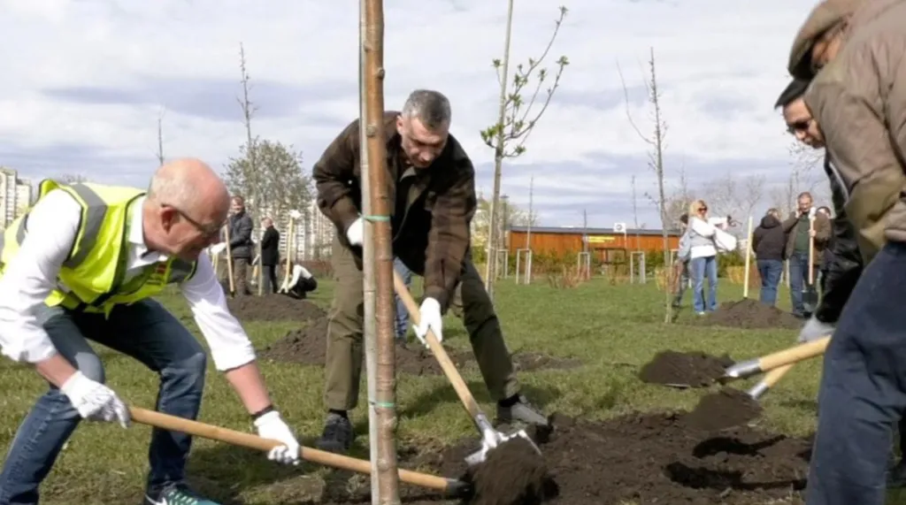 Київ готує велику толоку до World Cleanup Day: КМДА закликала містян долучатися