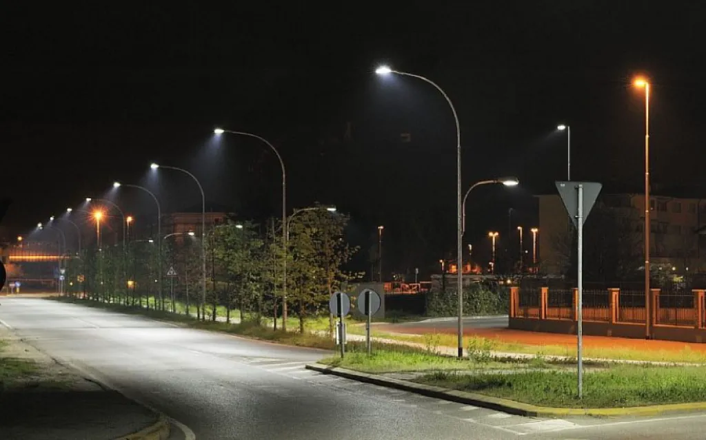 У Києві замінюють вуличне освітлення на сучасні LED-лампи