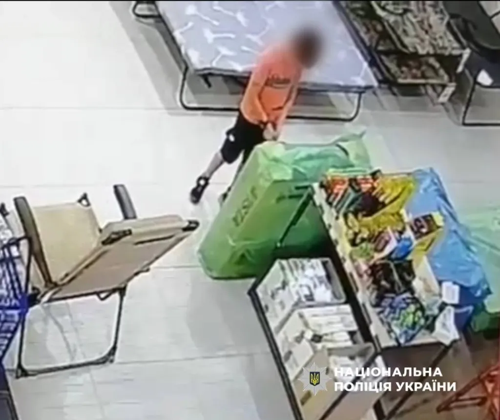 Пожежа в ТРЦ на Лівому березі Києва – 6-річна дитина підпалила упаковку з кріслом