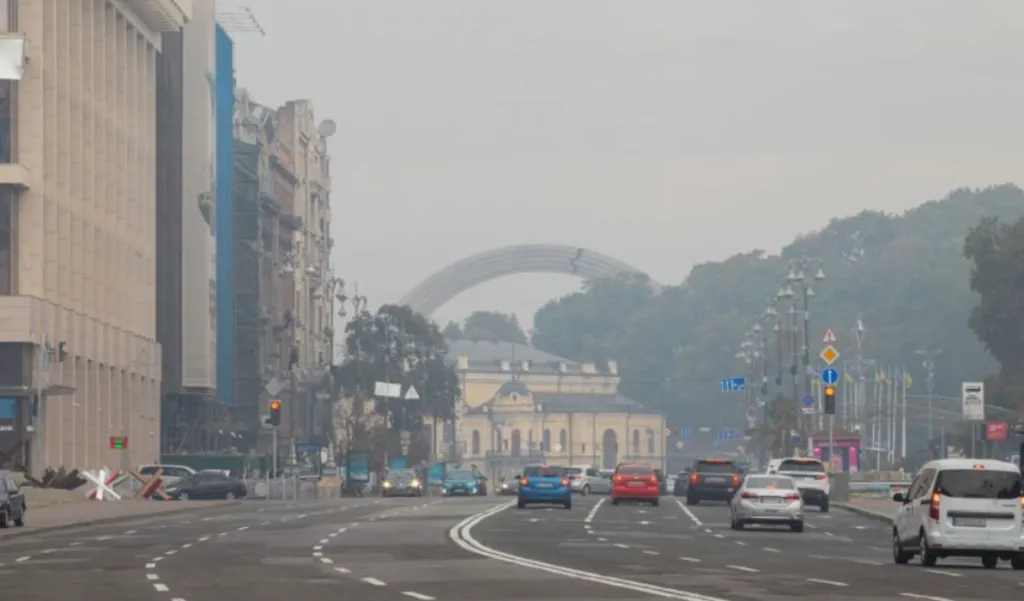 Київ оповив ранковий смог: зафіксовано погіршення якості повітря