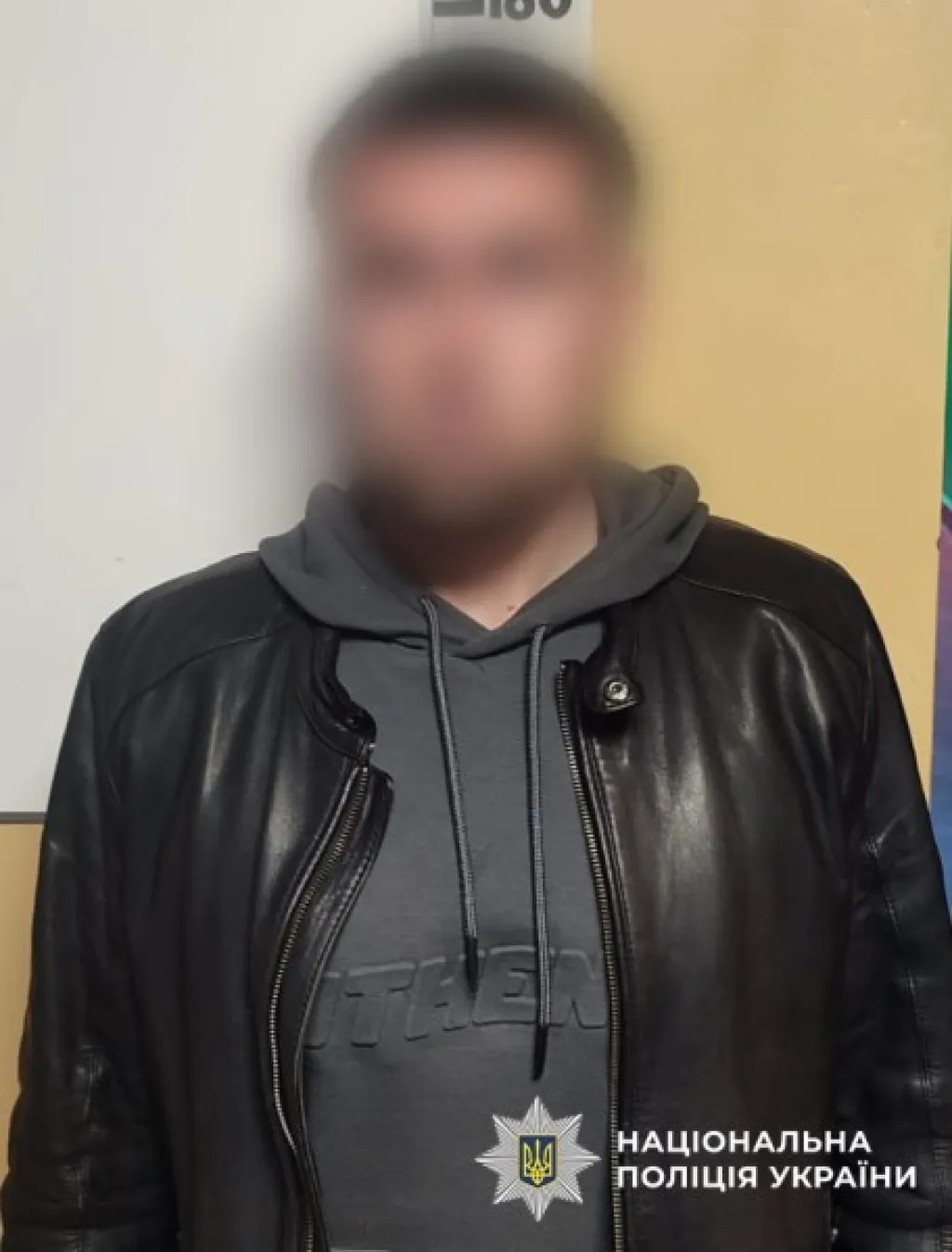 У Києві затримали чоловіка, який виманив у вдови військового пів мільйона та силою змусив переказати ще 130 тис.