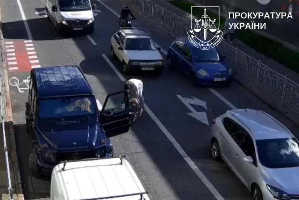 У Києві водій Mercedes жорстоко побив велосипедиста: потерпілий у лікарні