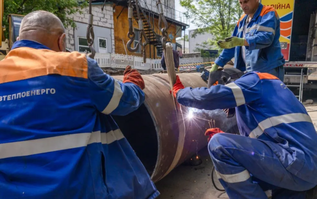 Підготовка до зими: у Києві модернізують тепломережі кілометрами