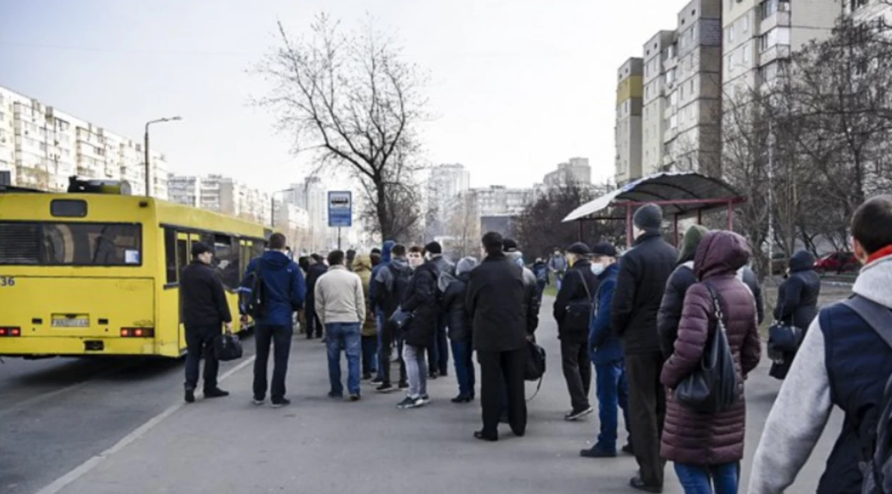 Затори і перебої з рухом: у Києві сьогодні зупинився громадський транспорт