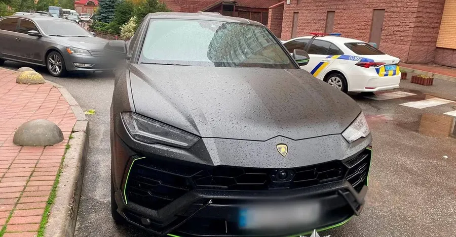 У Києві знайшли мертвим криптоблогера: 32-річного чоловіка виявили з вогнепальним пораненням у авто