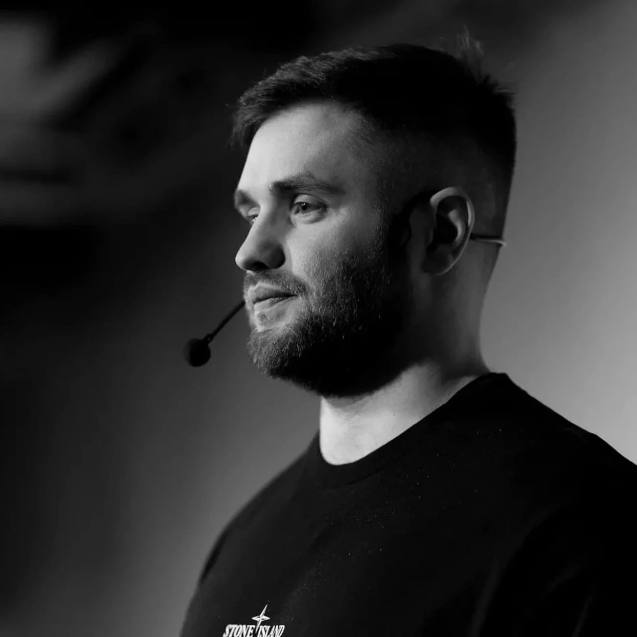 У Києві знайшли мертвим криптоблогера: 32-річного чоловіка виявили з вогнепальним пораненням у авто