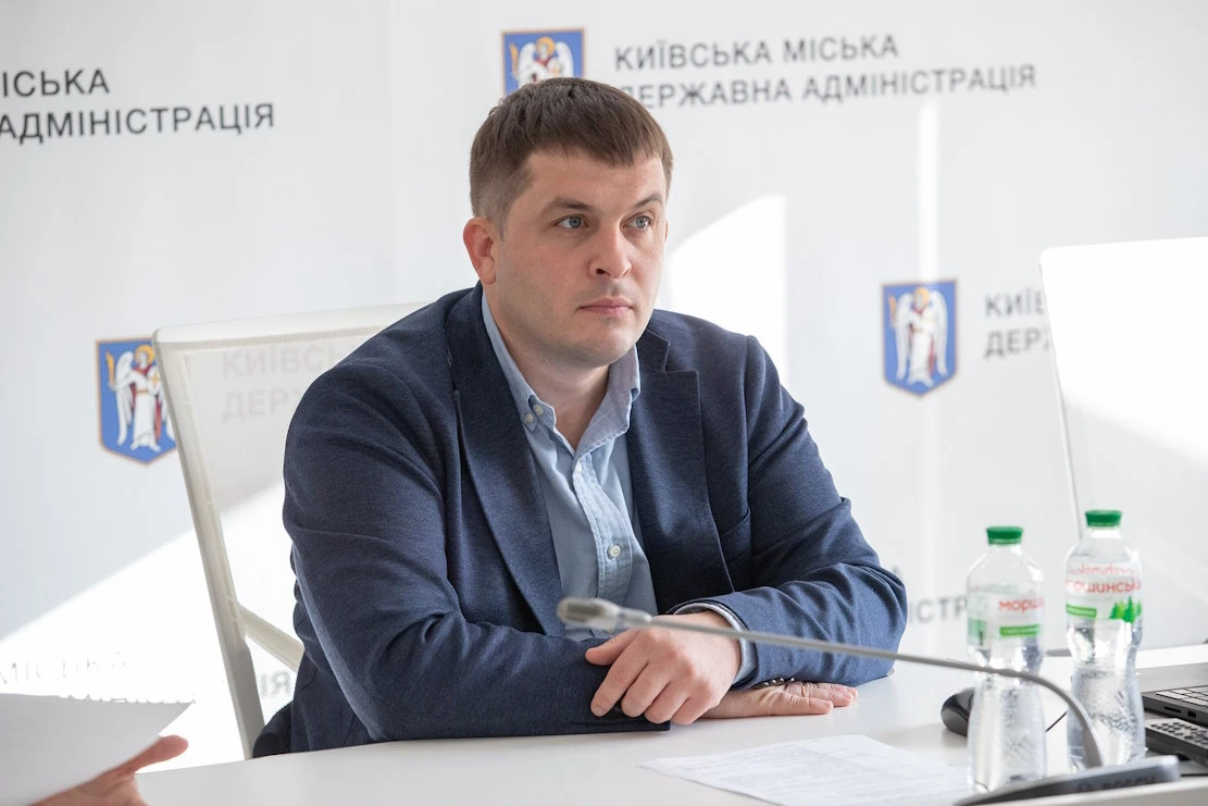 Амброзія, спецавтівки та «службові» відрядження: чергова хвиля підозр серед київських чиновників