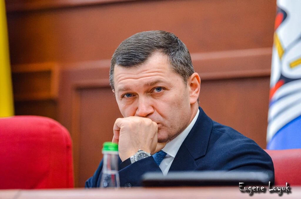 Амброзія, спецавтівки та «службові» відрядження: чергова хвиля підозр серед київських чиновників