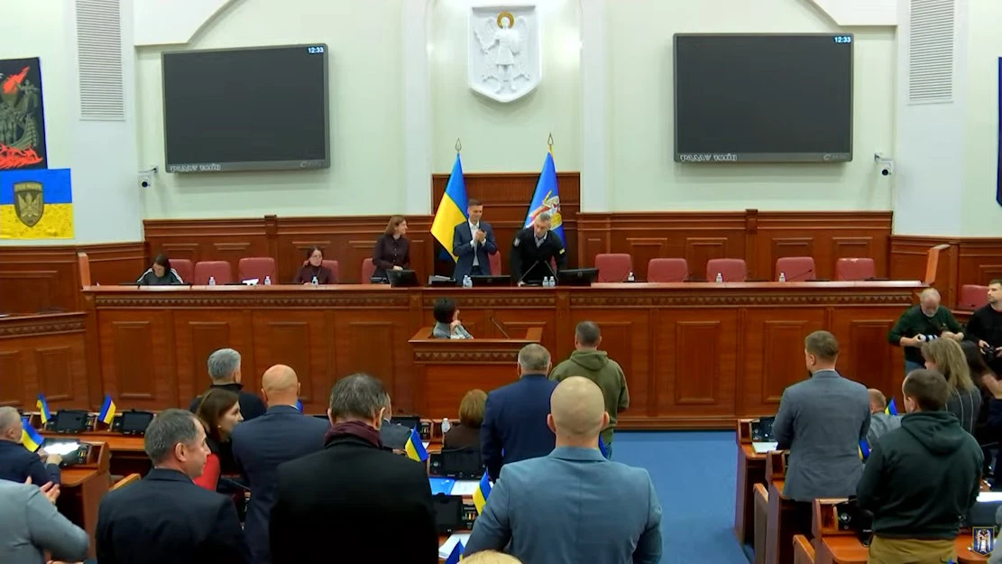 Київрада відновила роботу: мобільні укриття, відставка Гінзбург і нові земельні правила