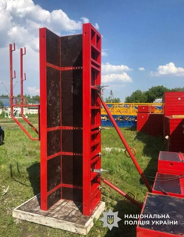 У Києві викрили шахраїв, які через фіктивні угоди продавали будівельне обладнання на мільйони