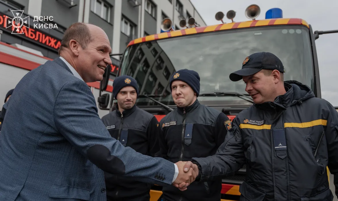 Підсилення рятувальників столиці: Київська ДСНС отримала дві пожежні автоцистерни від Брюсселя