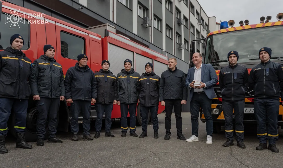 Підсилення рятувальників столиці: Київська ДСНС отримала дві пожежні автоцистерни від Брюсселя
