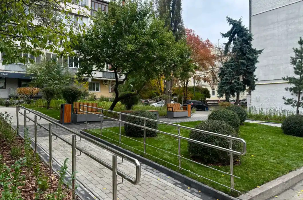 Осінні оази столиці: у Києві з’явилися 10 нових міні-скверів