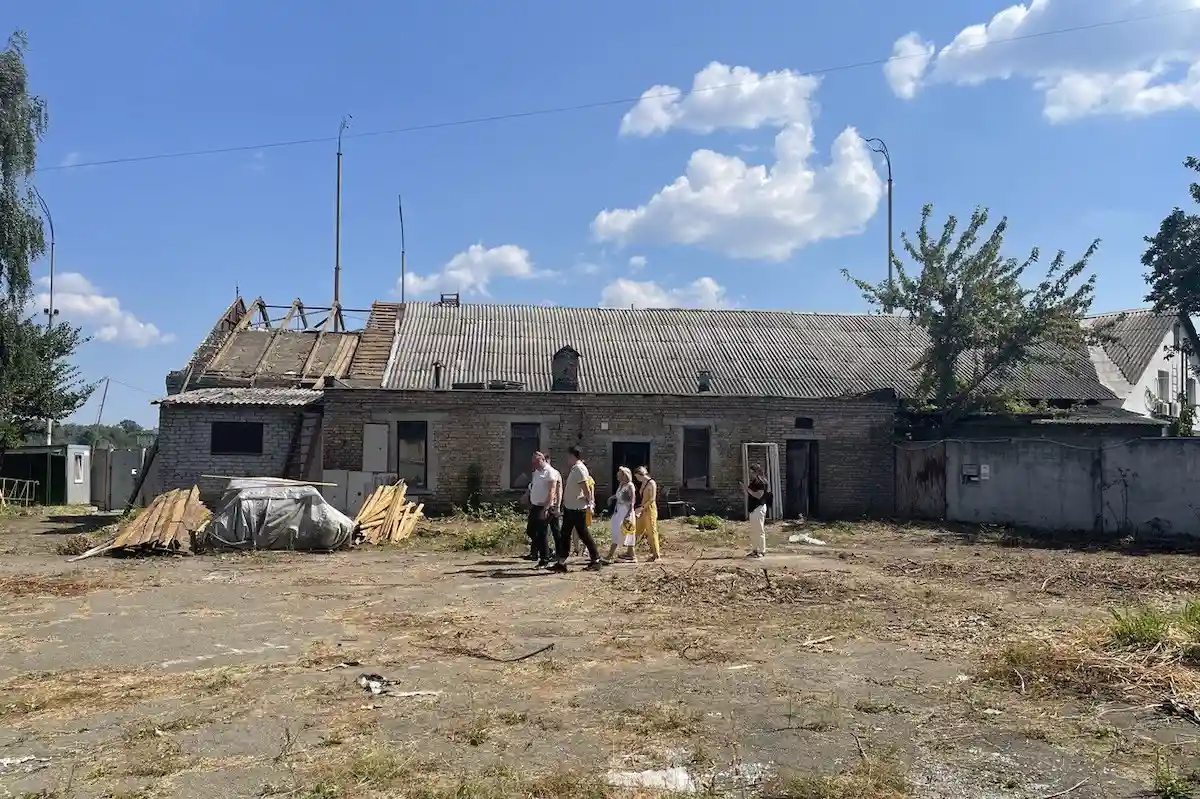 Суперечки навколо садиби на київській набережній тривають: суд став на бік громади, але загроза не зникла
