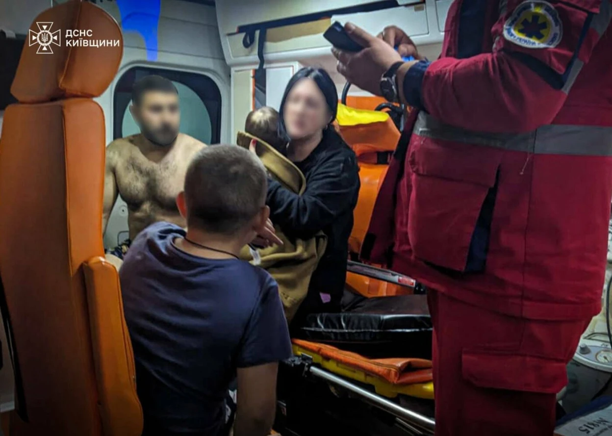 Вибух зарядного пристрою на 23-му поверсі спричинив пожежу і масову евакуацію на Київщині