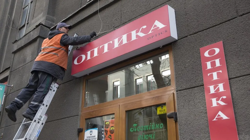 У Києві з початку року прибрали понад 18,5 тисячі незаконних рекламних конструкцій