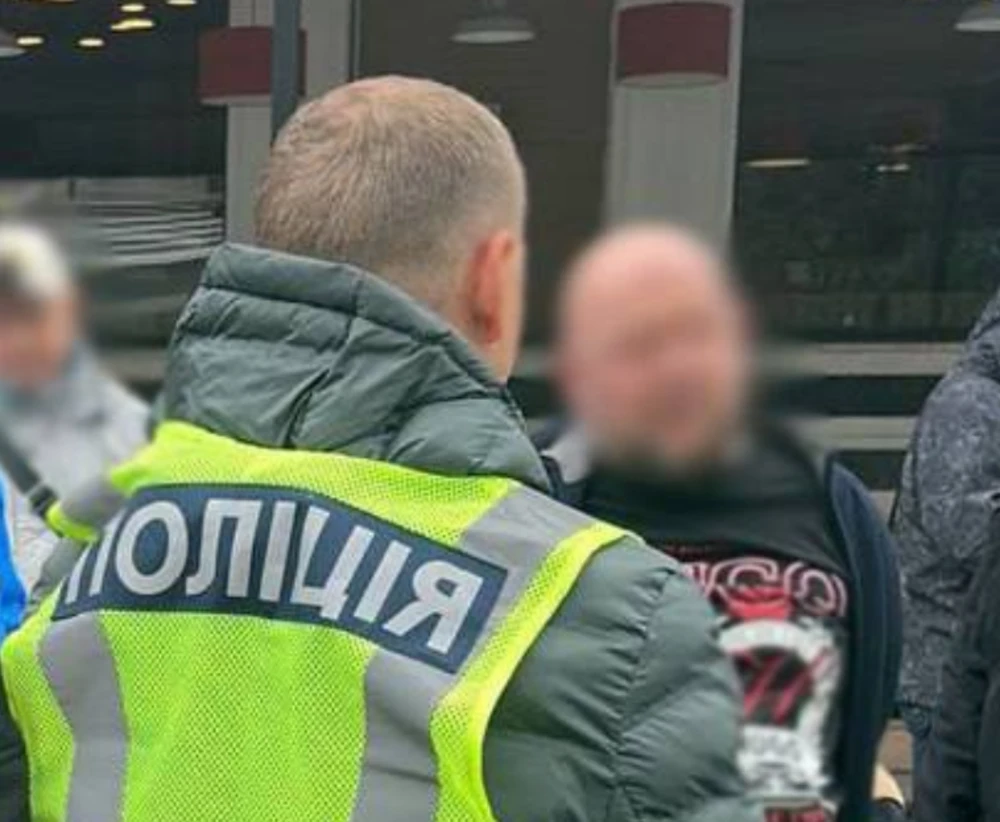 У Києві затримали чоловіка, якого підозрюють у торгівлі посадовими призначеннями