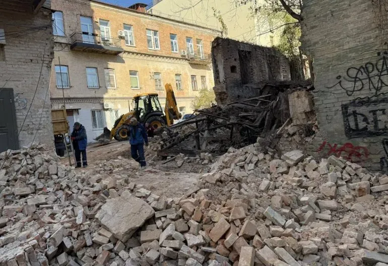 Як обвалилася садиба Біляшівського на Гончара і чому її розбирають