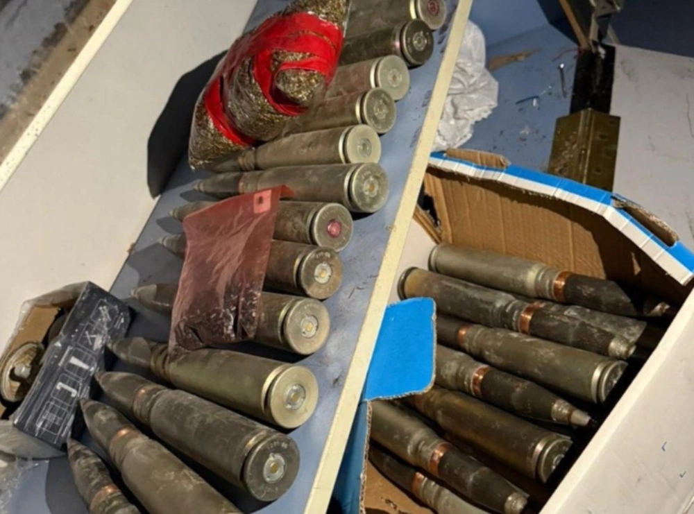 На Київщині виявили схованку зі сотнями вибухових предметів