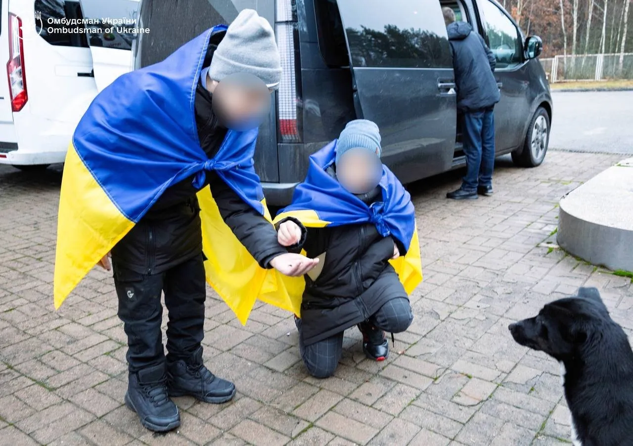 Сім українських дітей повернулися з окупації додому напередодні зимових свят