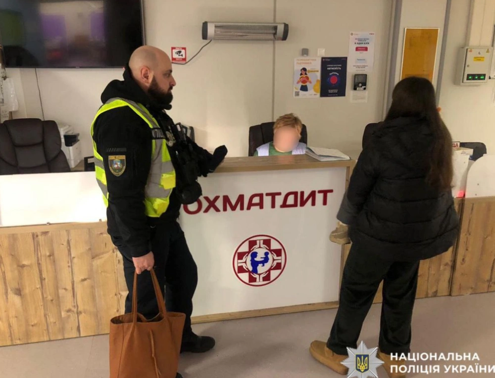 Нічний порятунок на Київщині: поліцейські встигли доставити немовля до «Охматдиту»