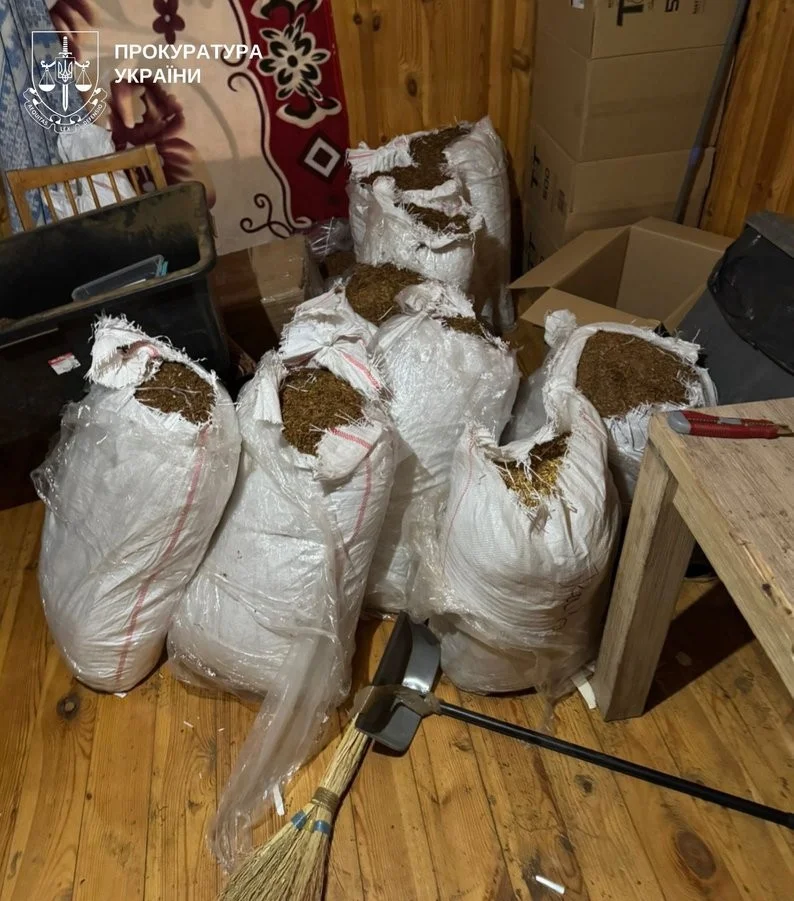 У приватному будинку на Київщині зупинили масштабне виробництво контрафактних сигарет