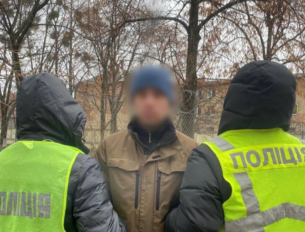 Розбій у торговельному залі: в київському супермаркеті зловмисник погрожував пістолетом