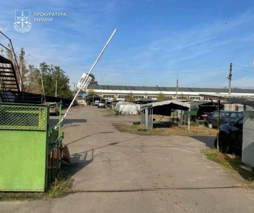 Понад три гектари назад громаді: у Деснянському районі ліквідовують нелегальні автостоянки
