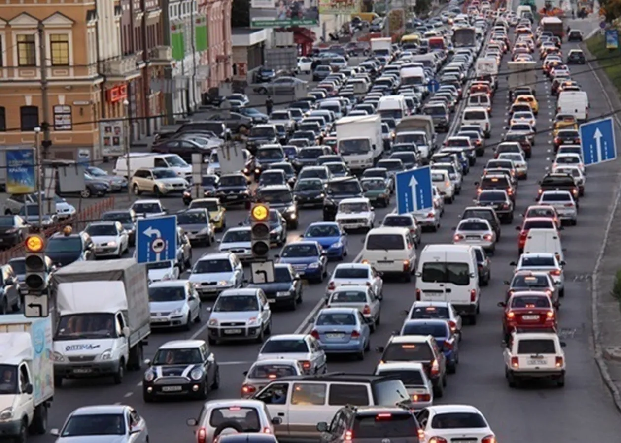 Південний міст сповільнив столицю: Київ готується до заторів у центрі