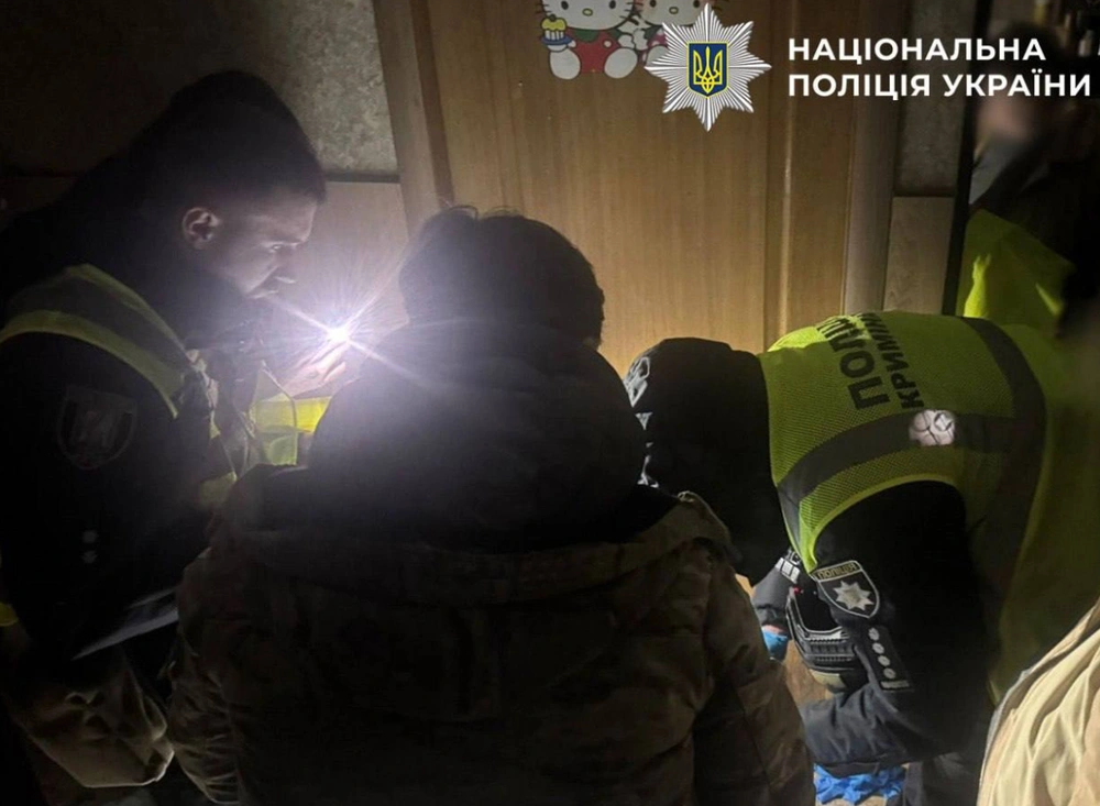 Вовк у столичній оселі: на Оболоні жінка тримала диких тварин, одна з них напала на власницю