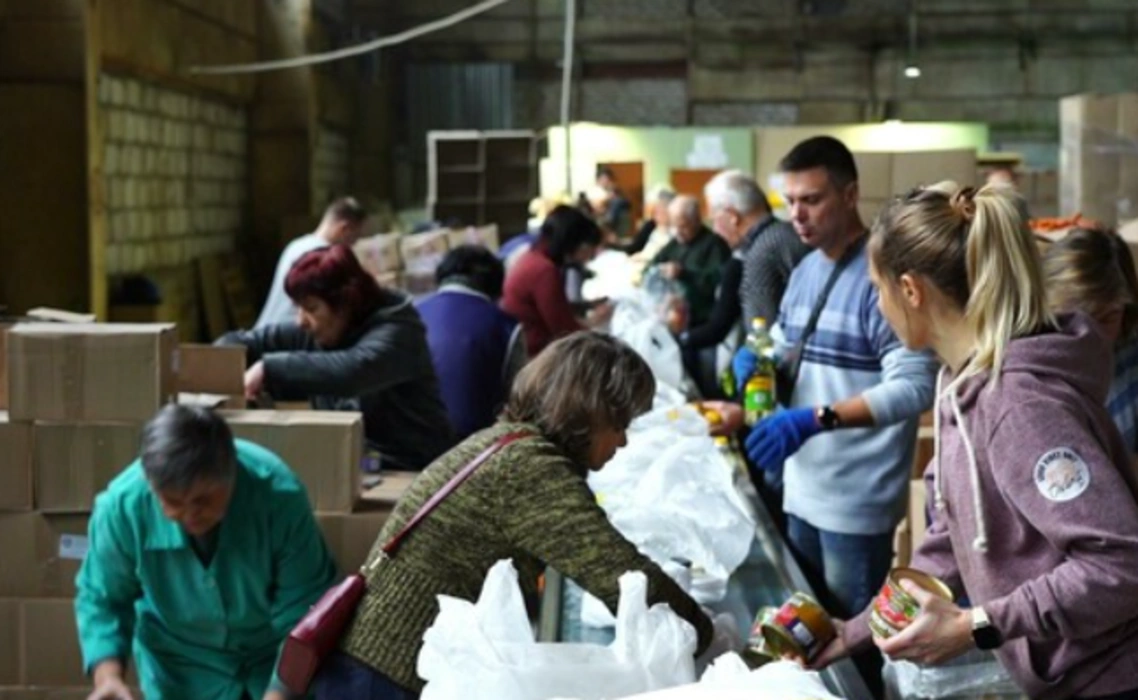 Після атаки дронів по столиці: як у Києві допомагають мешканцям із пошкодженим житлом