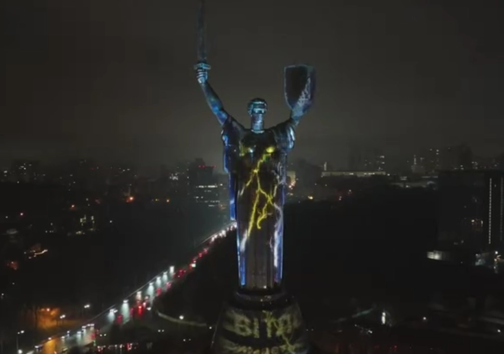 Жовто-блакитне світло над Печерськими пагорбами: як Київ відзначив День енергетика