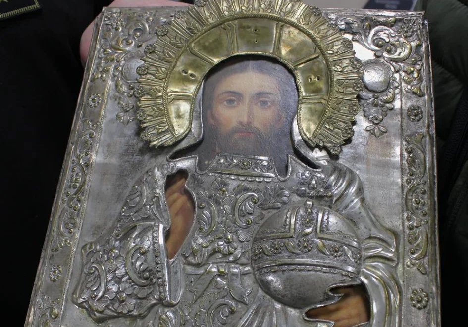 Врятовані від вивезення: митники передали музеям старовинні ікони та порцеляну
