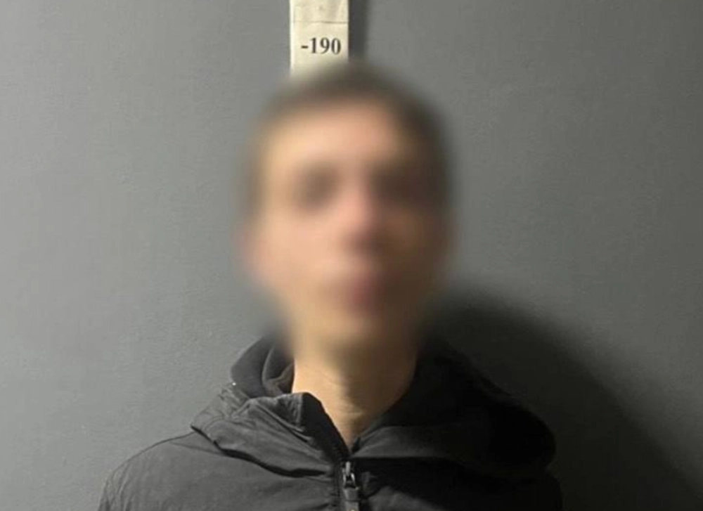 Напад у кав’ярні на Лівому березі: 20-річного киянина підозрюють у розбої з пістолетом
