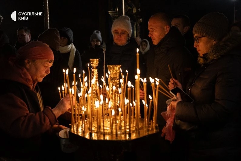 Різдвяний вечір у столиці: молитви, колядки і відчуття єдності