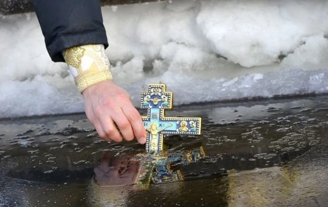 Київ 6 січня: хмарний день зі снігом та м’якішим морозом