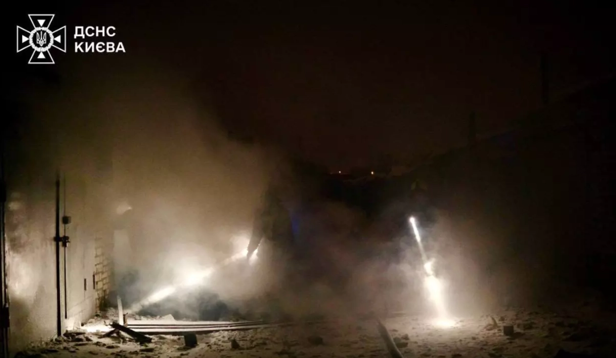 Нічна негода на Київщині залишила без світла громади та паралізувала дороги