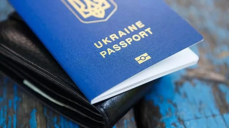 Нові обмеження та подорожчання: отримати закордонний паспорт стане складніше