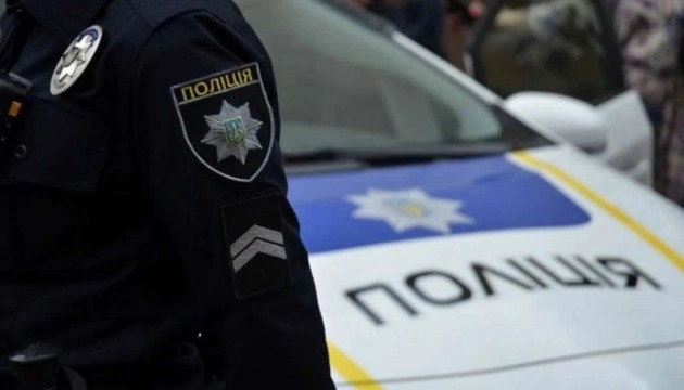 У Києві поліцейські допомогли врятувати 79-річну жінку, яка кілька годин лежала після падіння