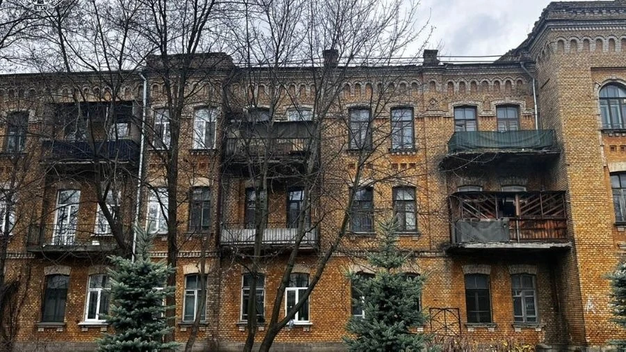 У Києві через суд вимагають відновити історичний будинок офіцерів Миколаївського артилерійського училища