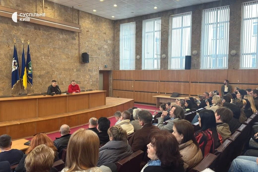 Аварійний стан чи “проблеми з плиткою”: чому учні гімназії “Київська Русь” не повернулися за парти