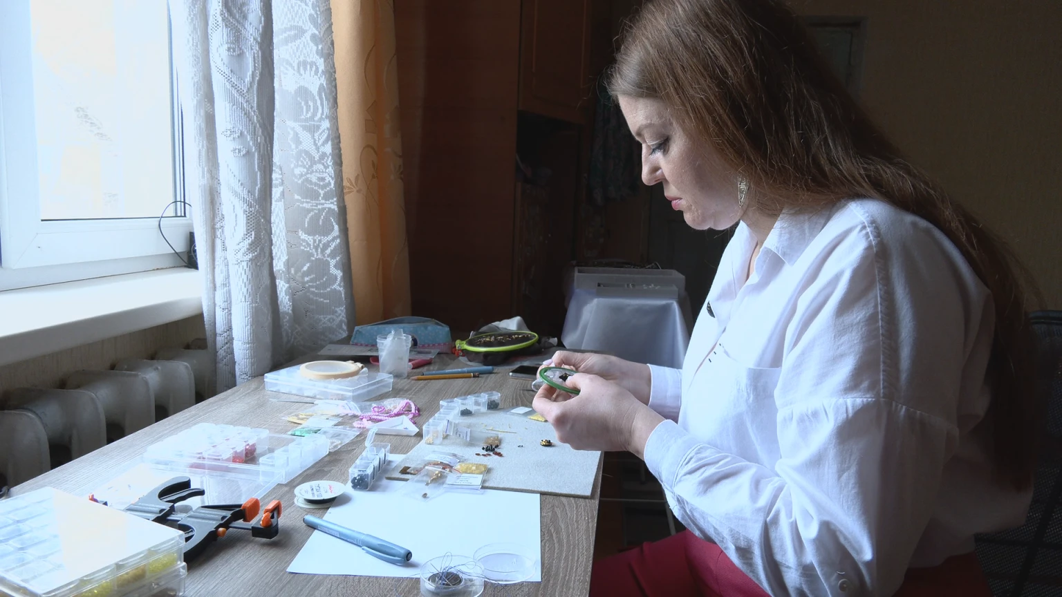Від енергетики до дизайну: як колишня працівниця ГЕС створює унікальні прикраси на Вінниччині