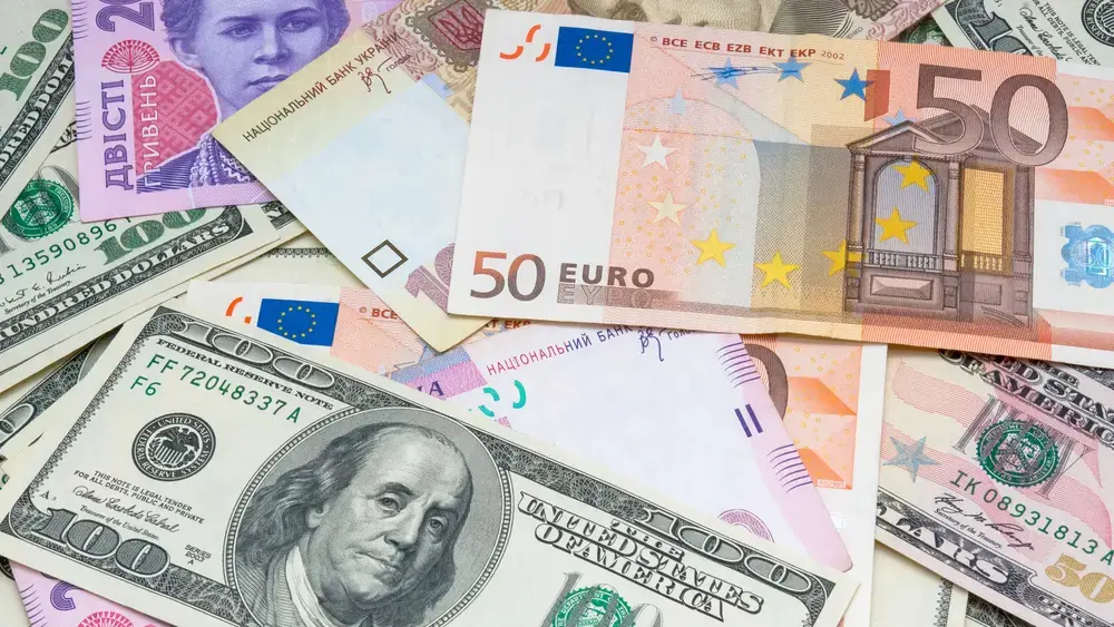 Де у Києві вигідно купувати та продавати валюту: огляд цін на ринку