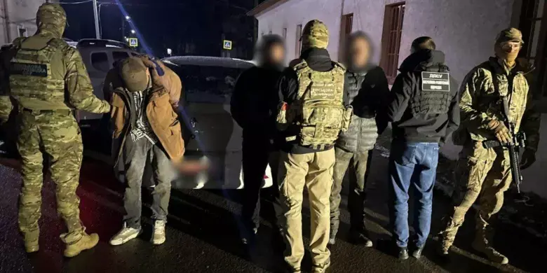 Трансфер до Румунії за 170 тисяч гривень: правоохоронці викрили організаторів нелегального трафіку