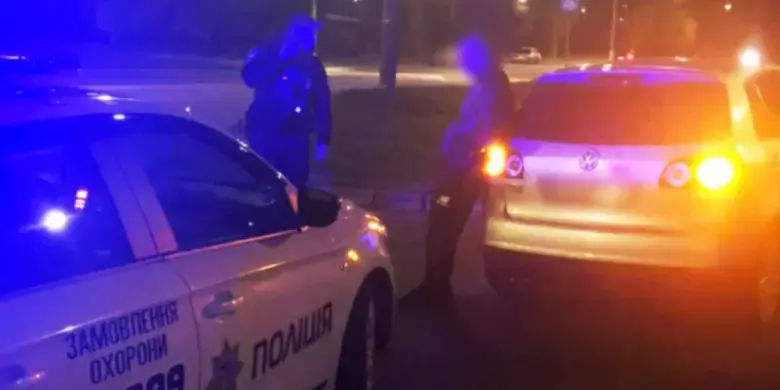 Затримання банди на Оболоні: патрульні наздогнали групу агресивних хуліганів