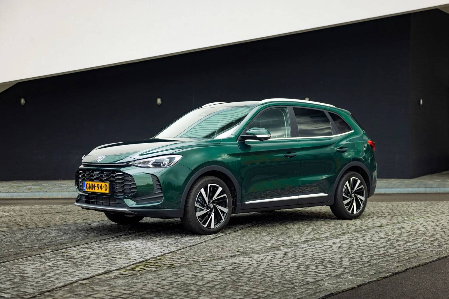 MG ZS Hybrid чи бензинова версія: як визначитися з найкращим вибором?